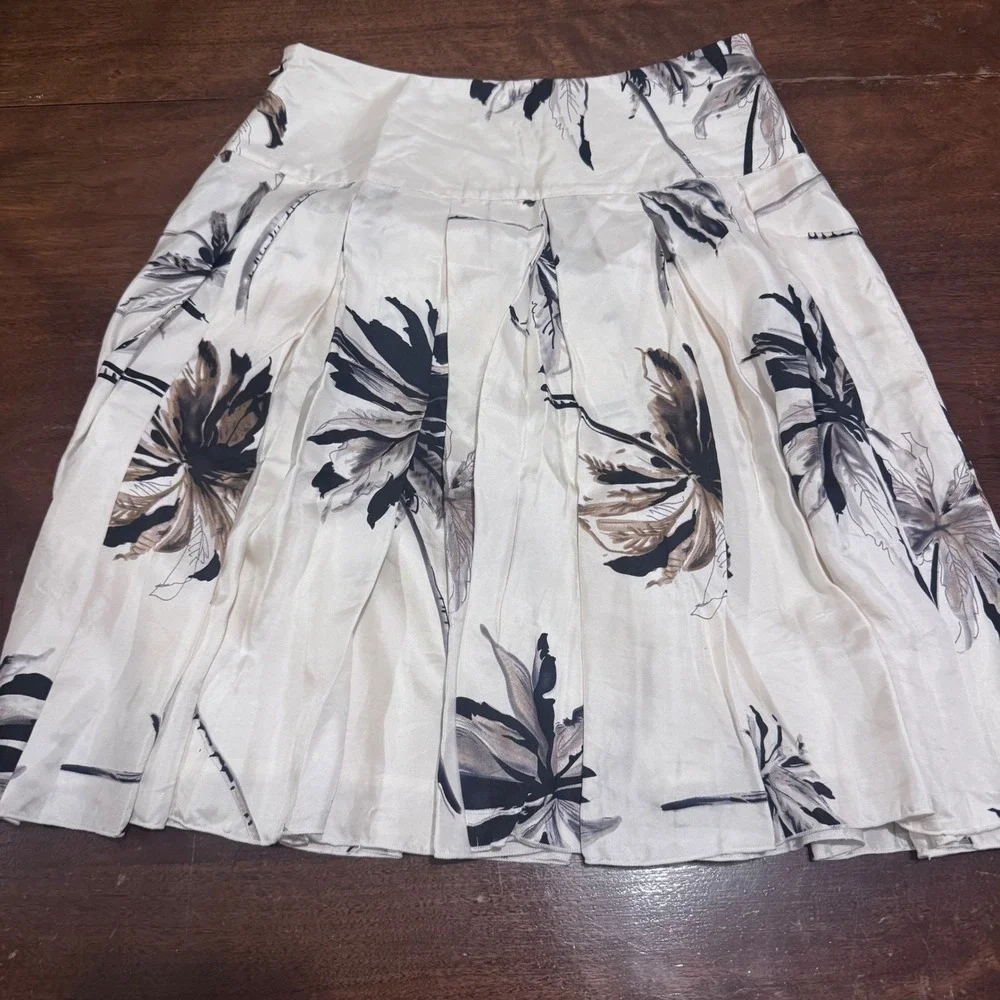 White House Black Market Silk‎ Pleated Tropical Leaf Print Mini Skirt Cream Sz 0 - Picture 5 of 7